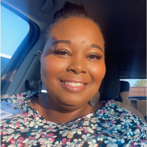 Meet your Posher, Amelia - Picture 2 of 2